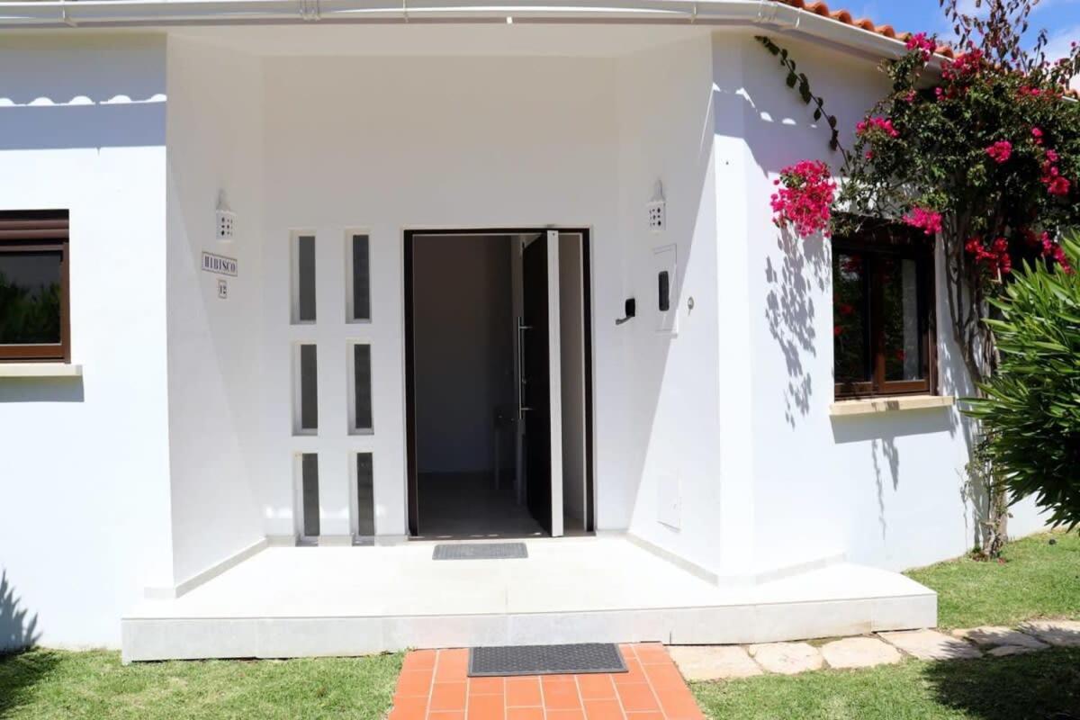 Villa Hibiscus, Great Location In Vilamoura, Lush Green Lawns And Garden Quarteira Ngoại thất bức ảnh